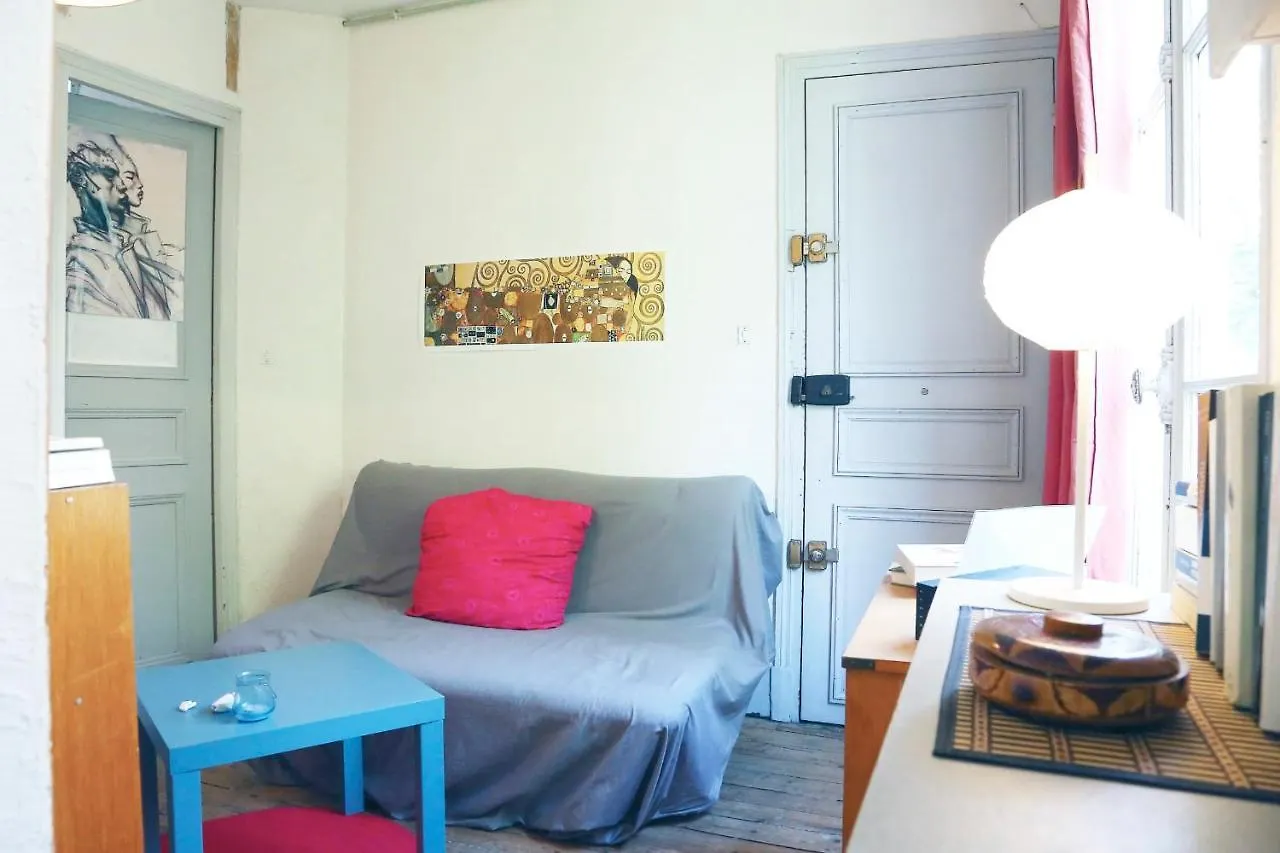 Charming Bright Near Montmartre Appartamento