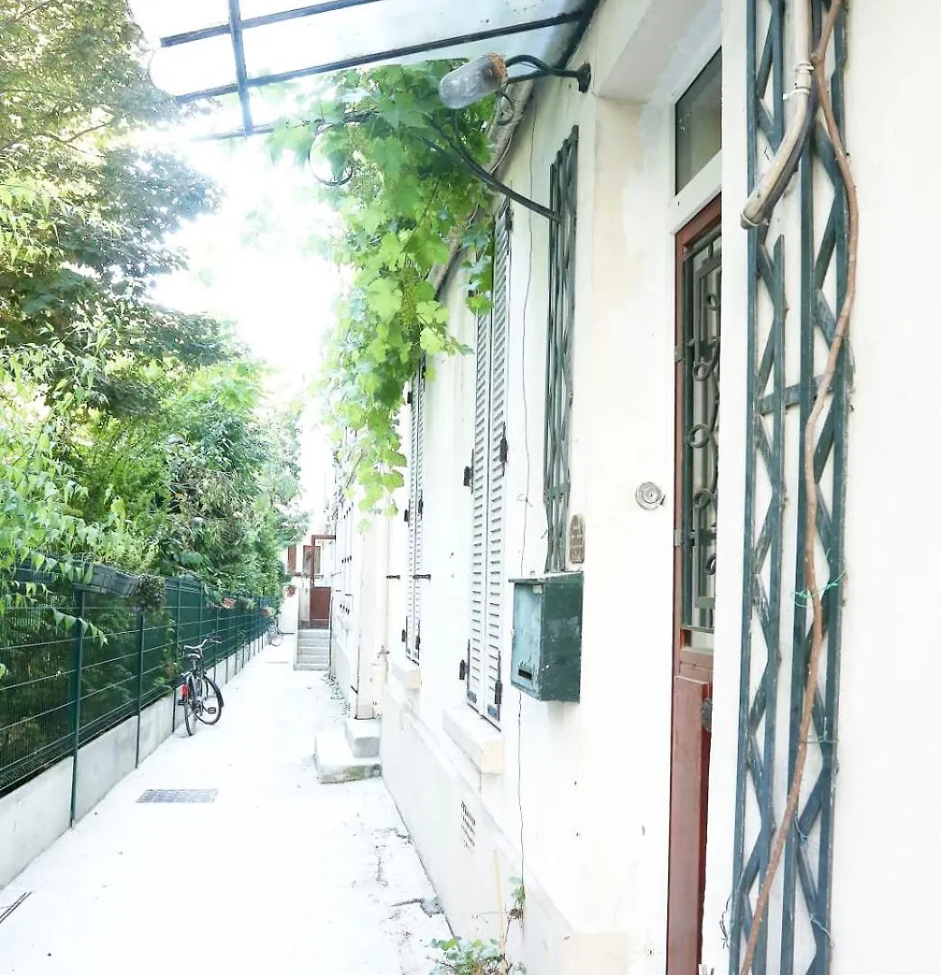 Charming Bright Near Montmartre Paris